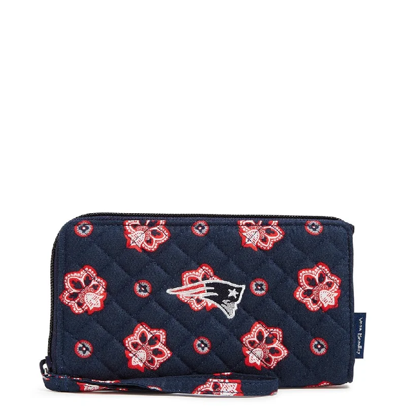 Vera Bradley : NFL RFID Front Zip Wristlet in New England Patriots Bandana